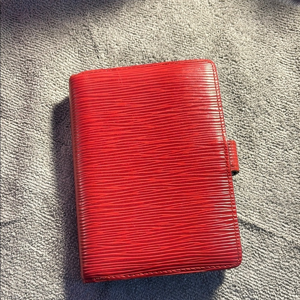 Louis Vuitton Authentic Epi Castillan Red Ring Agenda Cover. - Picture 4 of 8